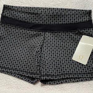 Lululemon Groove Short R Women’s Size 12 - BNWT